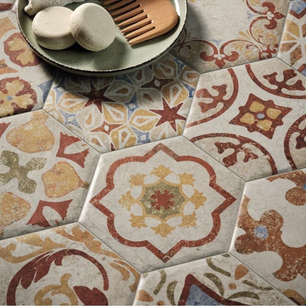 dekor hatszogletu mediterran padlolap jarolap kis hexa burkolat vintage cementlap hatasu szines nappali furdoszoba konyha csempe.jpg